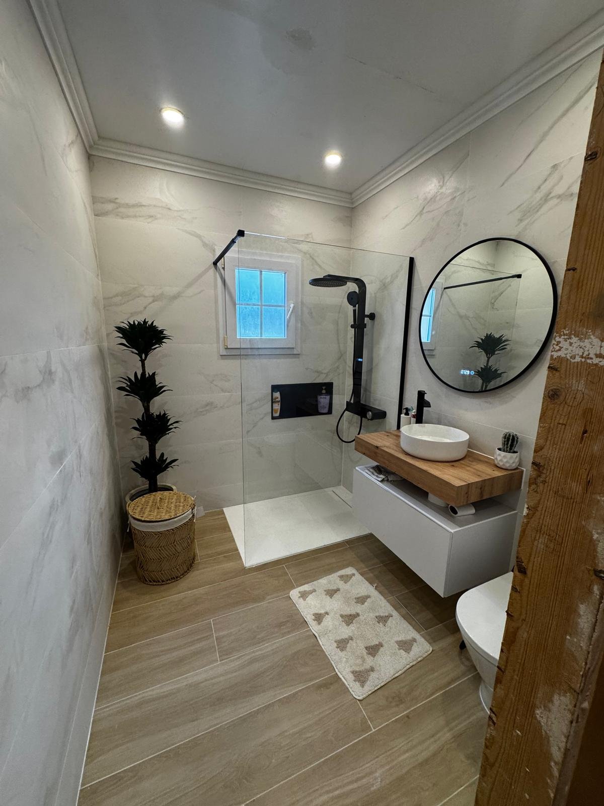 Baño vanguardista reformado